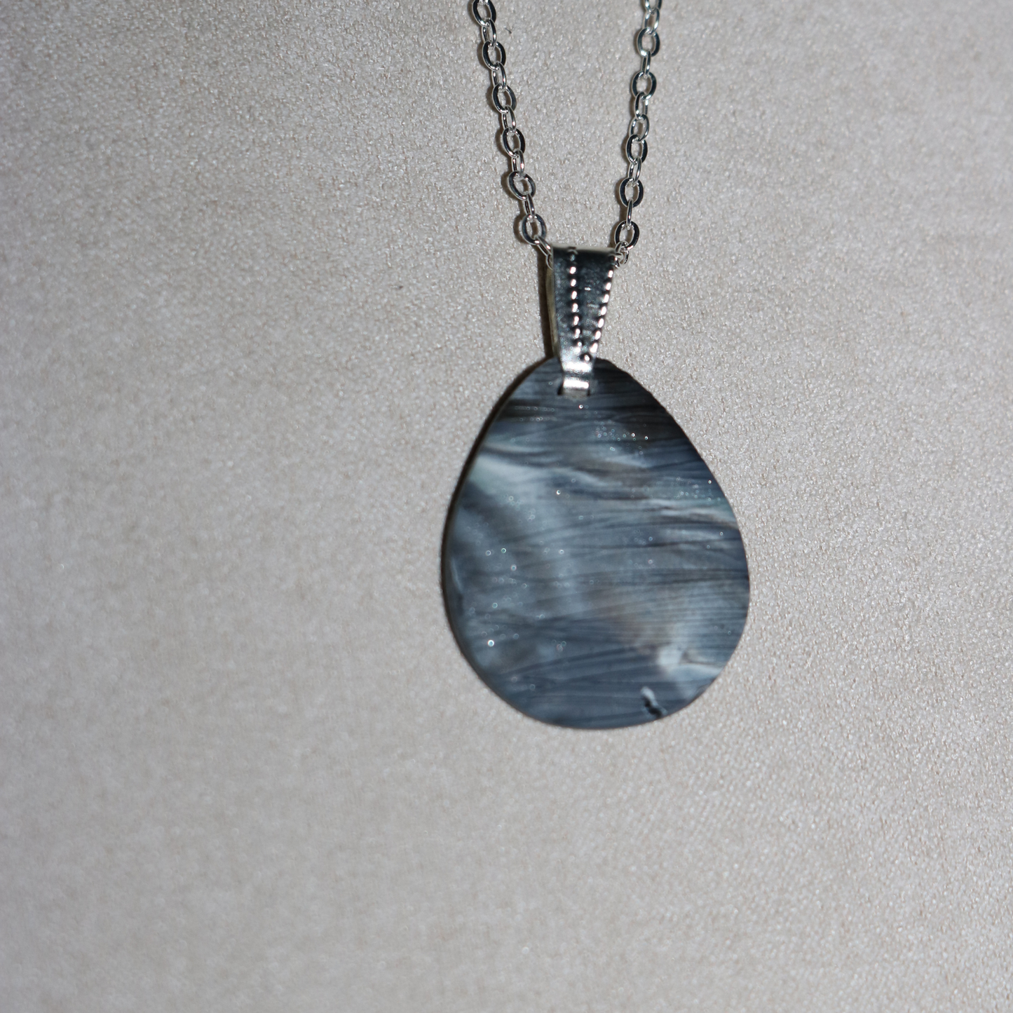 NECKLACES | Silver Chain with Marbled grey teardrop bead with GRASSLANDS print